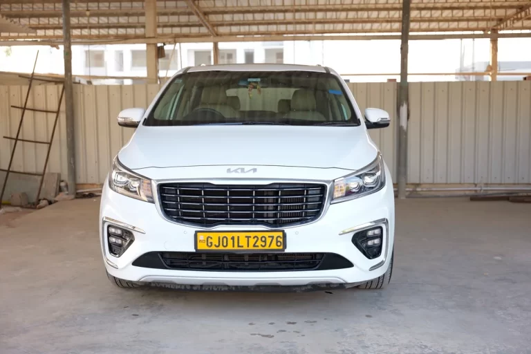 Exploring the City with Comfort: Renting a Kia Carnival in Ahmedabad